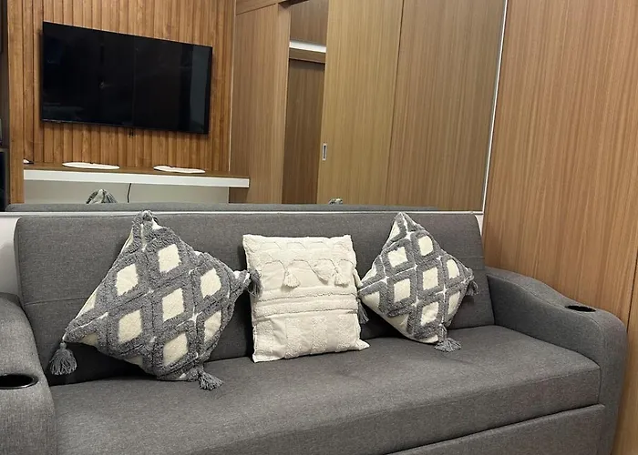 Lush Residences 1br Haven Makati Smart Tv Netflix Hi Speed Internet Manila